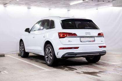 Продажа Audi Q5 II (FY) Рестайлинг 45 TFSI 2.0 AMT (265 л.с.) 2021 Белый в Автодом