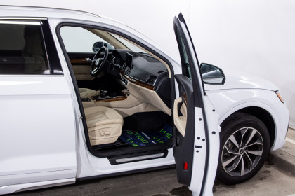Продажа Audi Q5 II (FY) Рестайлинг 45 TFSI 2.0 AMT (265 л.с.) 2021 Белый в Автодом