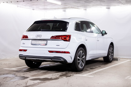 Продажа Audi Q5 II (FY) Рестайлинг 45 TFSI 2.0 AMT (265 л.с.) 2021 Белый в Автодом