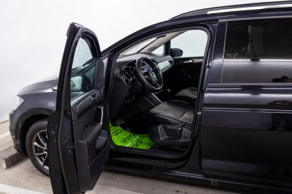 Продажа Volkswagen Touran II 1.6 AMT (115 л.с.) 2018 Черный в Автодом