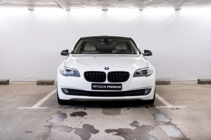 Продажа BMW 5 серии VI (F10/F11/F07) 530d xDrive 3.0 AT (258 л.с.) 2011 Белый в Автодом