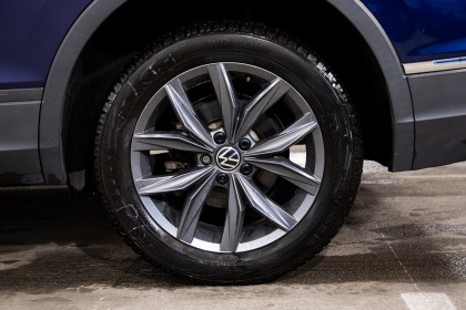 Продажа Volkswagen Tiguan II Рестайлинг 2.0 AT (184 л.с.) 2022 Синий в Автодом