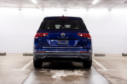 Продажа Volkswagen Tiguan II Рестайлинг 2.0 AT (184 л.с.) 2022 Синий в Автодом