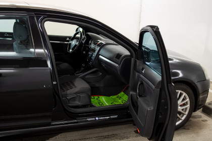 Продажа Volkswagen Jetta V 2.0 AMT (200 л.с.) 2005 Черный в Автодом