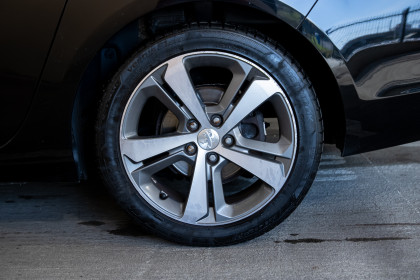 Продажа Peugeot 308 II 1.6 MT (120 л.с.) 2014 Черный в Автодом