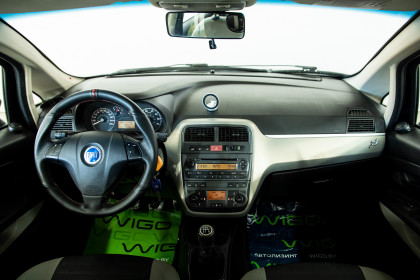 Продажа Fiat Punto III Grande Punto 1.4 MT (77 л.с.) 2006 Черный в Автодом