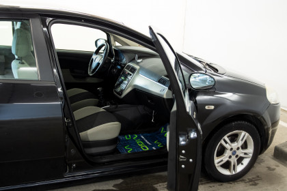 Продажа Fiat Punto III Grande Punto 1.4 MT (77 л.с.) 2006 Черный в Автодом