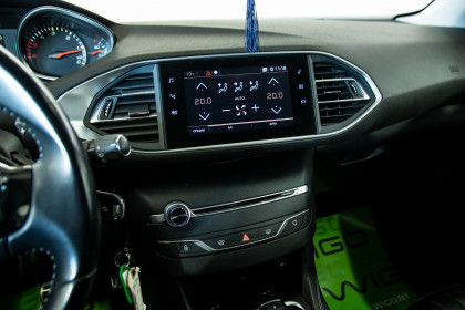 Продажа Peugeot 308 II Рестайлинг 1.5 AT (131 л.с.) 2020 Черный в Автодом