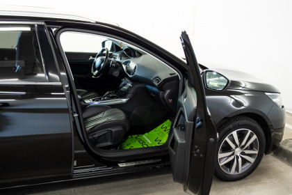 Продажа Peugeot 308 II Рестайлинг 1.5 AT (131 л.с.) 2020 Черный в Автодом
