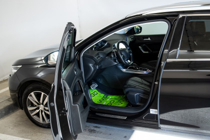 Продажа Peugeot 308 II Рестайлинг 1.5 AT (131 л.с.) 2020 Черный в Автодом