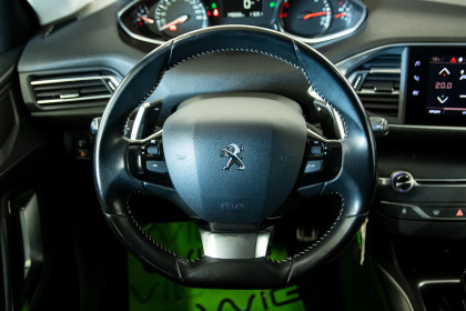 Продажа Peugeot 308 II Рестайлинг 1.5 AT (131 л.с.) 2020 Черный в Автодом