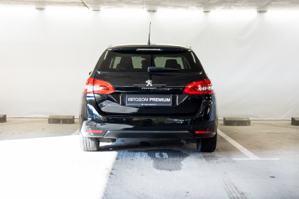 Продажа Peugeot 308 II Рестайлинг 1.5 AT (131 л.с.) 2020 Черный в Автодом