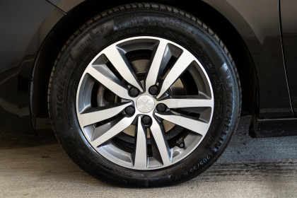 Продажа Peugeot 308 II Рестайлинг 1.5 AT (131 л.с.) 2020 Черный в Автодом