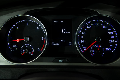 Продажа Volkswagen Golf VII 6-speed 1.6 MT (110 л.с.) 2016 Серебристый в Автодом
