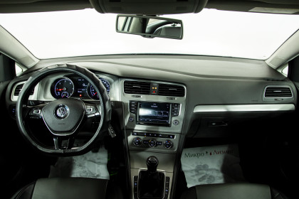 Продажа Volkswagen Golf VII 6-speed 1.6 MT (110 л.с.) 2016 Серебристый в Автодом