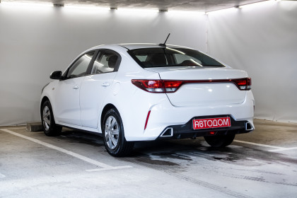 Продажа Kia Rio IV Рестайлинг 1.4 MT (100 л.с.) 2021 Белый в Автодом