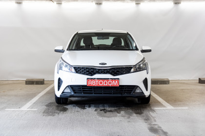 Продажа Kia Rio IV Рестайлинг 1.4 MT (100 л.с.) 2021 Белый в Автодом