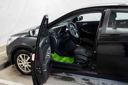 Продажа Hyundai Solaris I Рестайлинг 1.6 MT (123 л.с.) 2015 Черный в Автодом