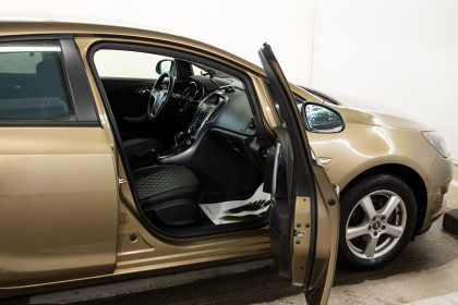 Продажа Opel Astra J Рестайлинг 1.6 AT (115 л.с.) 2013 Коричневый в Автодом