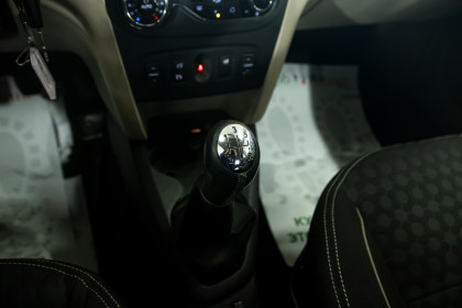 Продажа Renault Logan II 1.6 MT (102 л.с.) 2017 Белый в Автодом