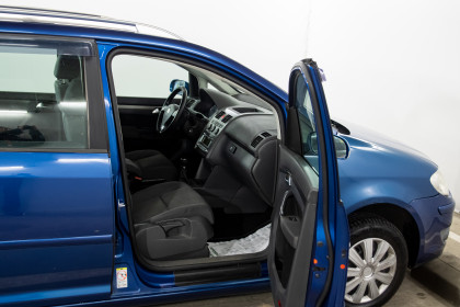 Продажа Volkswagen Touran I Рестайлинг 1.6 MT (102 л.с.) 2008 Синий в Автодом
