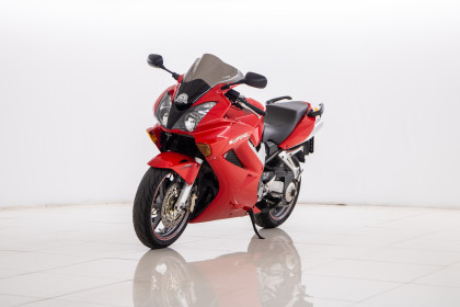 Купить Honda VFR 800 2004 Красный в Автодом Продажа Honda VFR 800 2004 Красный в Автодом